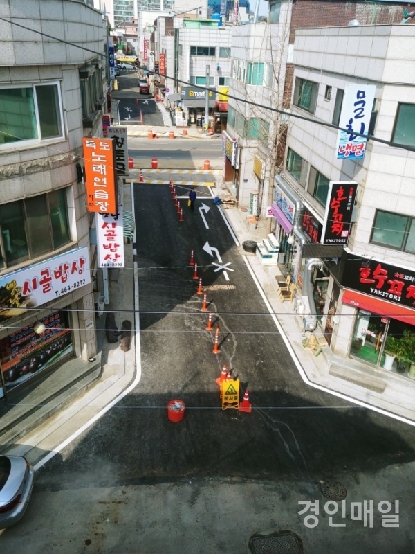 주차문제로 골머리를 앓던 인천 남동구 만수3지구 내 보행자도로가 개선공사를 마무리했다.
