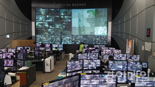 안산 U-city(도시정보센터)는 365일, 24시간 항시 운영하며 시민들의 안전을 위해 노력하고 있다.