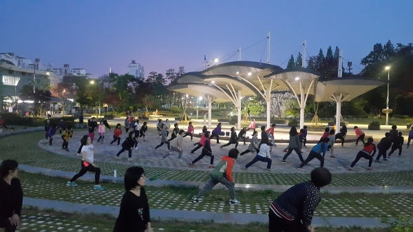 당정근린공원과 노루목공원, 능안공원에서 군포시민의 건강을 위한 '생활터 운동교실'이 열린다.