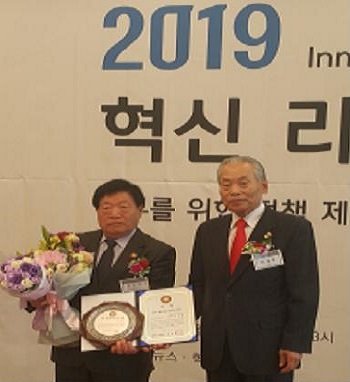 동두천 순종장학회 양순종 회장이 '글로벌 신 한국인 대상' 국회의원상을 수상했다.