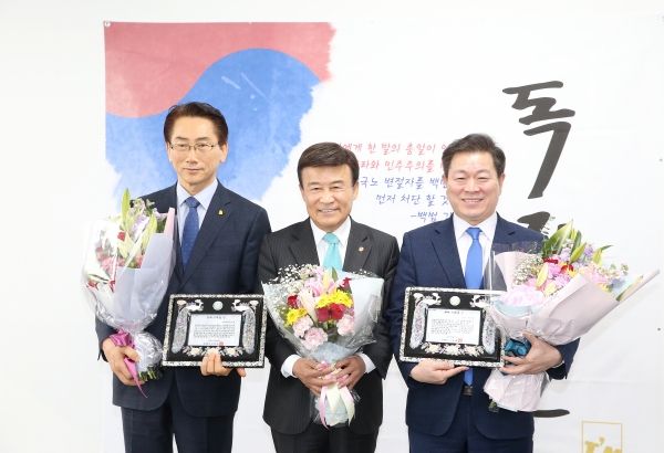 박승원 광명시장이 광복회에서 주관하는 ‘올해의 단재 신채호 상’을 수상했다. (사진=광명시청)