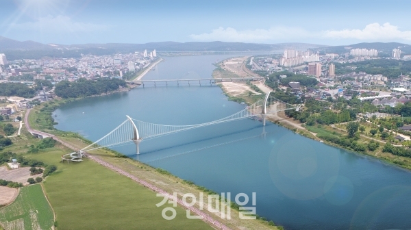 낙후된 구도심을 도시재생으로 활성화시킬 계획이며 남한강으로 단절된 지역의 소통을 위해 출렁다리를 연결시킬 예정이다.(사진제공=여주시청)