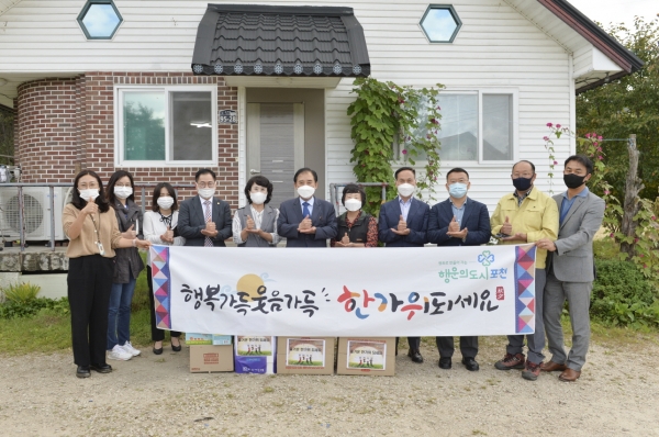 박윤국 시장은 24일 민족 고유 명절인 추석을 앞두고 아동복지시설 4개소를 격려 방문했다. (사진=포천시)