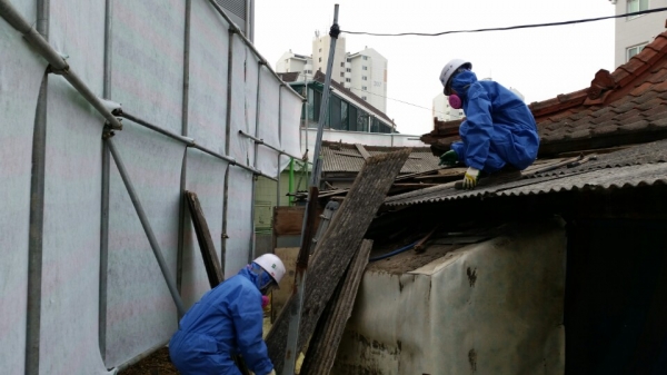 하남시는 시민 건강을 지키고 주거환경을 개선하기 위해 노후 슬레이트 철거와 지붕개량을 지원한다고 23일 밝혔다. (사진=하남시)