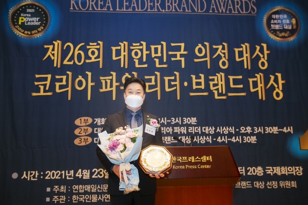 화성시의회 최청환 의원(무소속, 우정·장안·팔탄)이 최근 한국프레스센터에서 열린 ‘제26회 대한민국 의정대상’시상식에서 지자체 의정대상을 수상하였다.(사진=화성시의회)