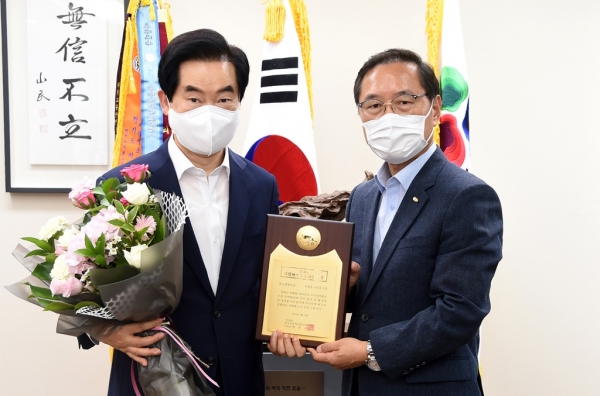 안병용 의정부시장이 지난 17일 한국공공자치연구원 주관 한국지방자치경영대상 최고경영자상을 수상했다.(사진=의정부시)