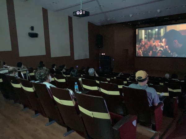 성남문화재단이 운영하는 성남미디어센터가 시민들이 장르별, 취향별로 다양한 영화를 관람할 수 있는 상영회를 진행한다. (사진=성남시)