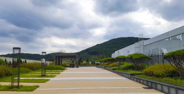 성남시는 ‘제3회 하늘 정원상’ 대상 수상 작품으로 수정구 고등동에 있는 현대지식산업센터 성남고등 건축물을 선정했다고 23일 밝혔다.(사진=성남시)
