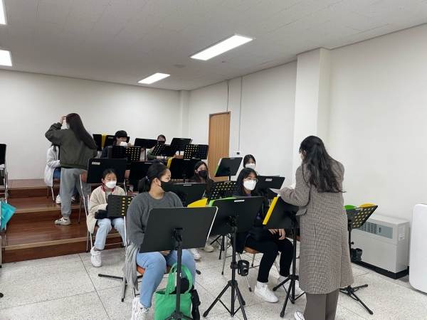 시흥시(시장 임병택)는 지난 26일, 관내 학생들이 음악적 꿈을 마음껏 펼칠 수 있게 지원하는 시흥시-서울대 교육협력사업 '음악멘토링'의 오리엔테이션을 열었다. (사진=시흥시)