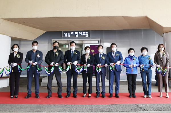 의왕시(시장 김상돈)는 지난달 31일 과천봉담고속화도로 하부공간에 조성한 ‘왕림이팝아트홀’개관식을 개최했다고 밝혔다. (사진=의왕시)