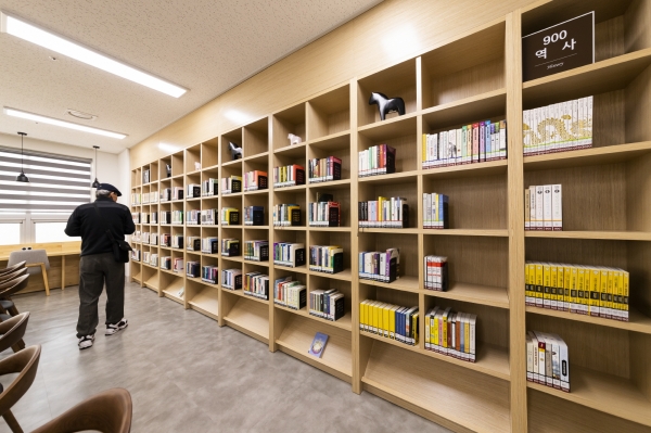 의왕시는 작은도서관 설립 및 운영에 어려움을 겪고 있는 작은도서관을 위해 ‘의왕시 사립 작은도서관 설립 및 운영 매뉴얼’을 제작해 배포한다고 밝혔다. (사진=의왕시)