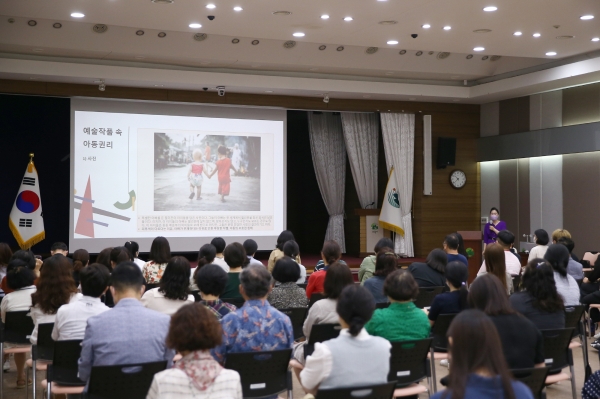 의왕시는 지난 22일 아동권리 보장의 책무를 맡고 있는 공직자와 아동복지시설 종사자의 인식 제고를 위해 아동권리교육을 실시했다고 밝혔다. (사진=의왕시)
