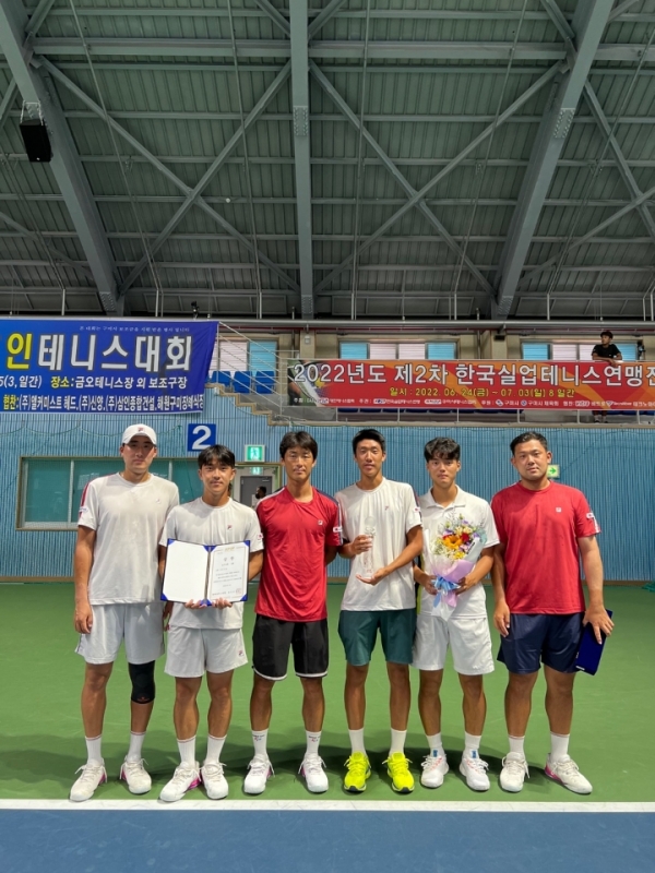 지난 27일 안성시청 테니스팀이 '2022년 제2차 한국실업테니스연맹전 구미대회' 남자단체전에서 준우승을 했다.(사진=안성시)