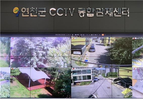 연천군 CCTV 통합관제센터가 24시간 실시간 모니터링으로 범죄예방 파수꾼 역할을 톡톡히 하고 있다.(사진=연천군)