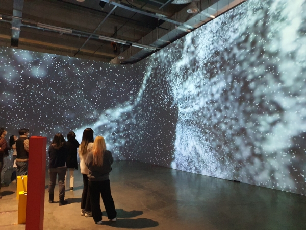 화성ICT생활문화센터가 15일 2022년 예술인 창작지원 패키지 공모전 선정 작품 전시회 ‘아트 커넥톰 展 ’을 개최했다. (사진=화성시)