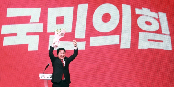 국민의힘 신임 당대표에 당선된 김기현 의원이 8일 경기도 고양시 킨텍스에서 열린 제3차 전당대회에서 당원들을 향해 인사하고 있다. (사진=뉴스핌)