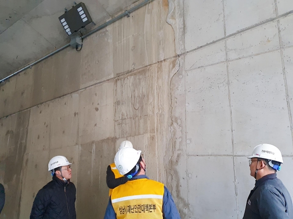 2024년 2월 성남시 합동점검반이 지역 시설물 안전점검을 진행하고 있다.(사진=성남시)