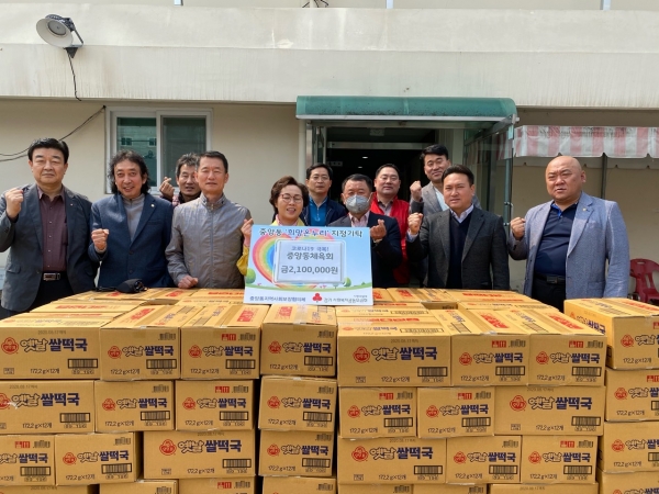 (여주=유형수기자)중앙동체육회에서 코로나19 극복을 위해 210만원 상당의 후원물품을 기부했다.(사진=증앙동체육회)