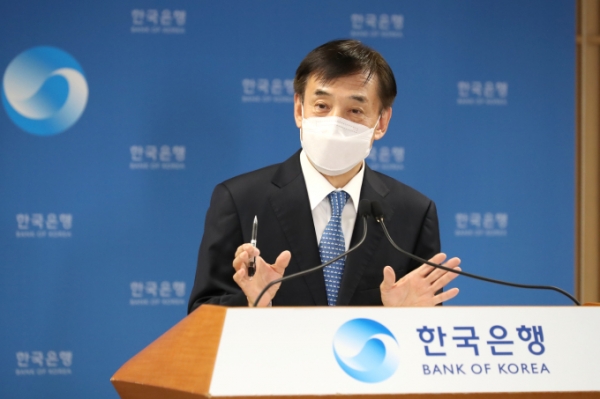 이주열 한국은행 총재가 통화정책방향 기자간담회에서 발언하고 있다./한국은행 제공