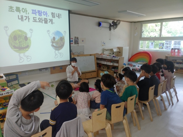 안양시가 미래 세대인 유치원에서부터 기후변화 인식 및 탄소중립 실천에 참여할 수 있도록 기후변화 환경교육에 주력하고 있다.(사진=안양시)