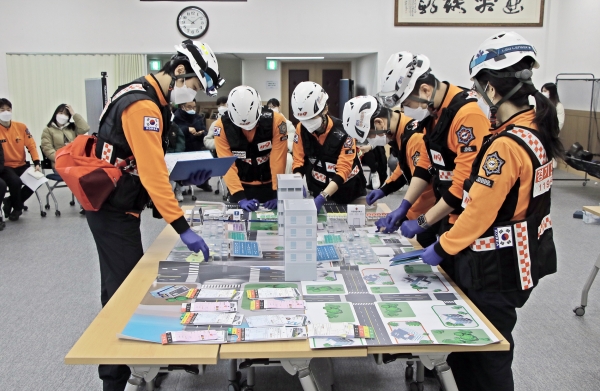 광주소방서가 25일 본서 대회의실에서 구급대원 20명이 참석한 가운데 다수사상자 발생 대비 구급대응 훈련을 실시했다.(사진=광주소방서)